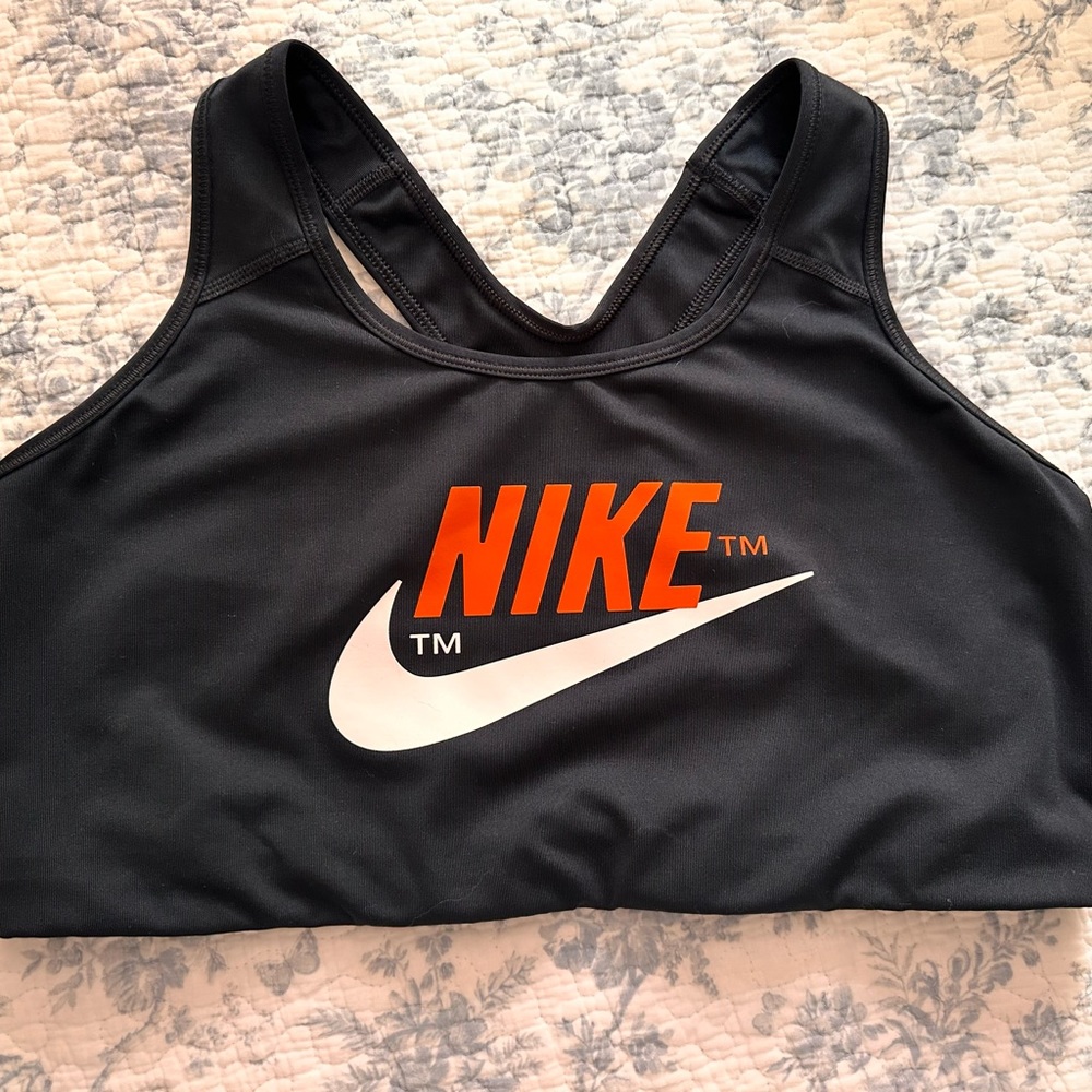 1x Nike Sports Bra